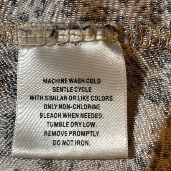 Jaclyn Smith faux animal print polyester blend top very pretty, Size 3X. - Picture 5 of 5